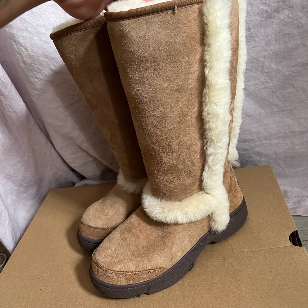 Ugg Sunburst chestnut size 8